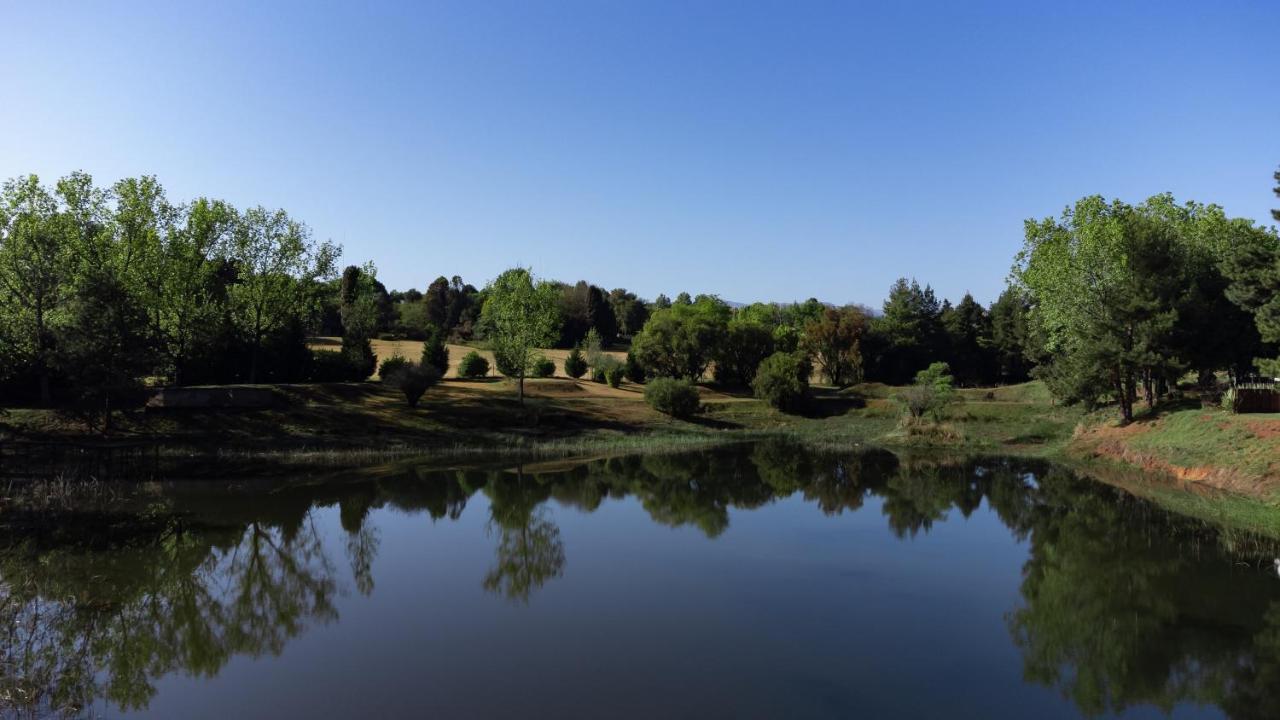 Gooderson Monks Cowl Golf Resort Champagne Valley Exterior photo